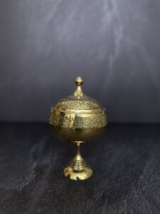 قندان برنجی قلم‌زنی‌شده